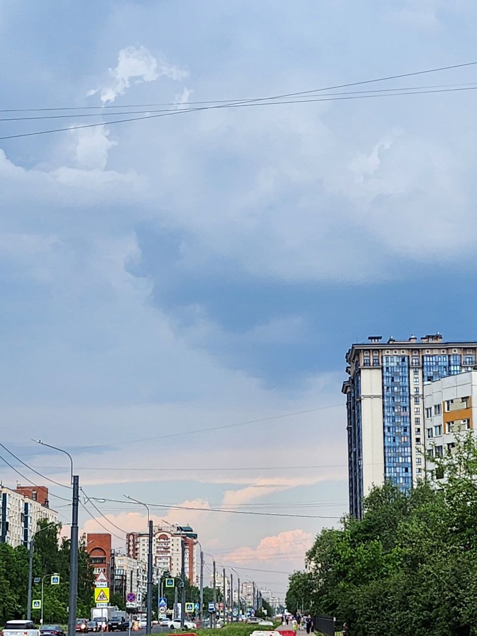 Featured image of post Через пару часов обещают грозу 😊